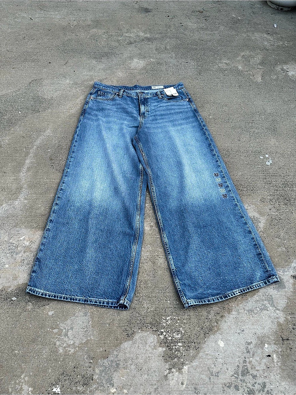 GAP Baggy Mid Rise Wide Leg Ultrasoft Jeans /Light Indigo NWT ~Waist 32”/14R